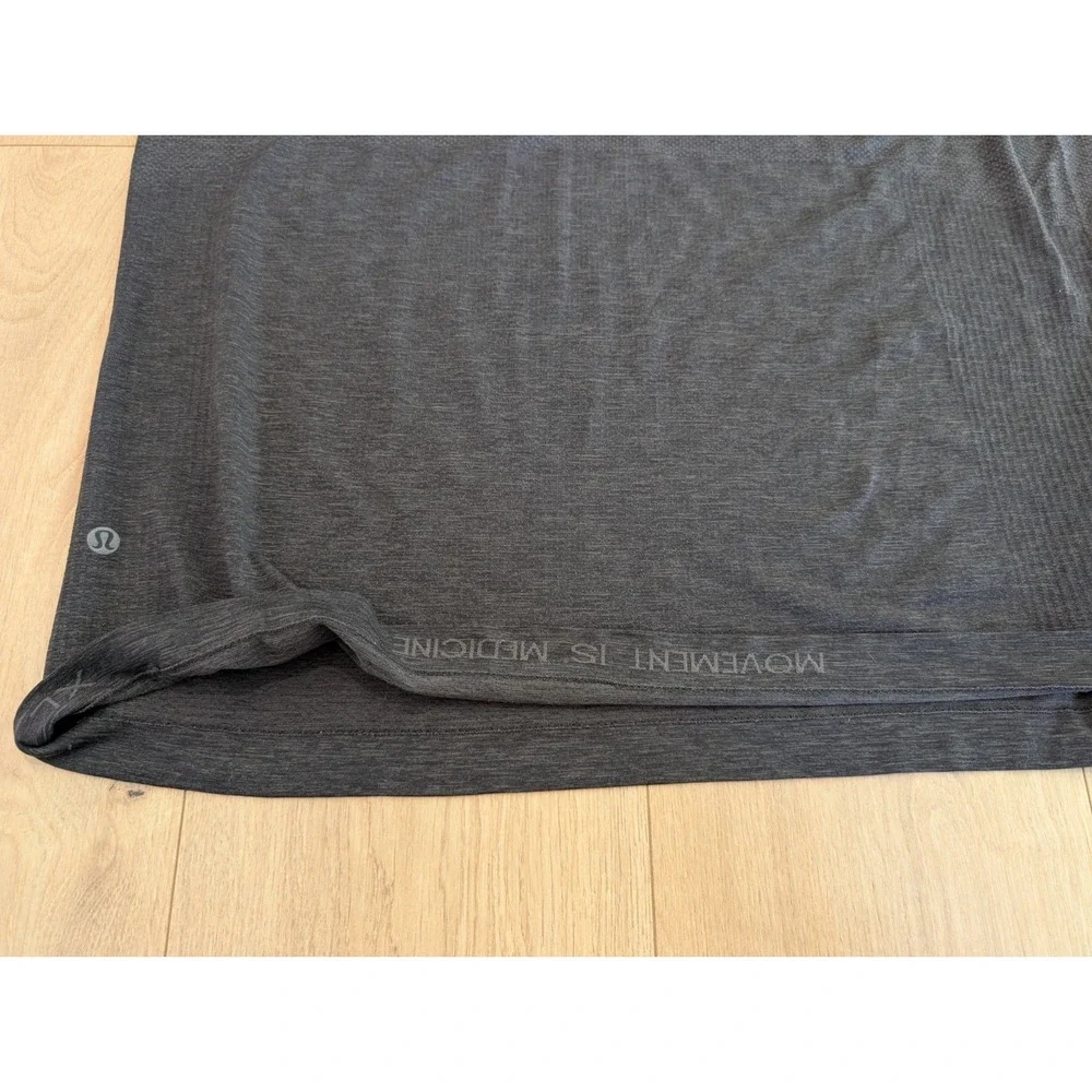 Lululemon Men's Metal Vent Tech Short Sleeve Shirt Size XL Heathered Gray
